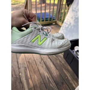 New Balance 696v4 Women's Sz 8 White Green Athletic Shoes Lightweight Breathable